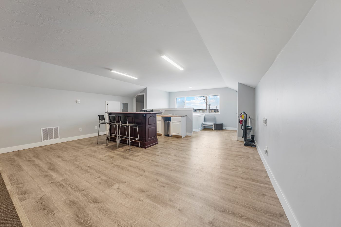 Third floor suite kitchenette bar